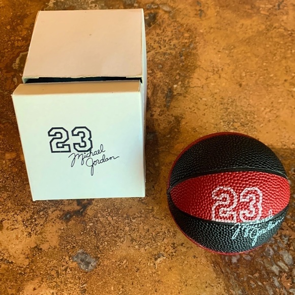 Michael Jordan #23 Watch Inside Mini Wilson Basketball Display Vintage - Picture 1 of 6